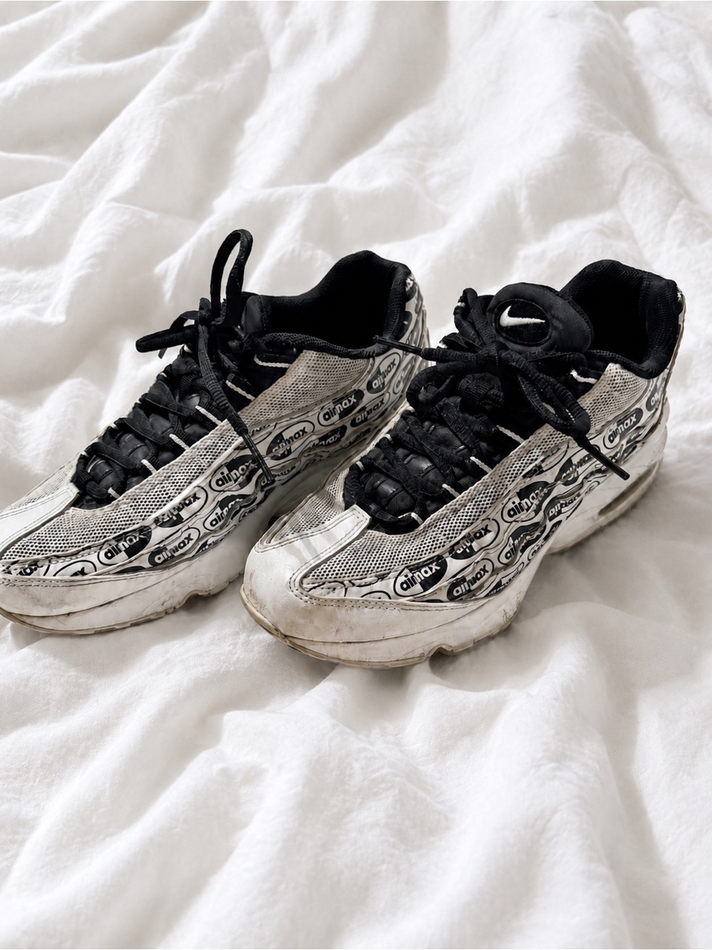 Nike Kids Black & White Air Max Pattern Logo Sneakers